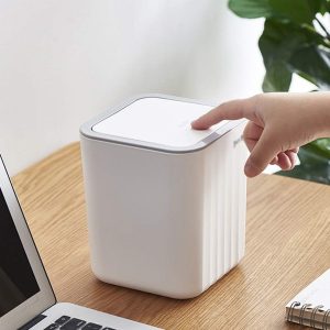 POUBELLE DE TABLE EN PLASTIQUE-BLANC-14X14X16.5CM