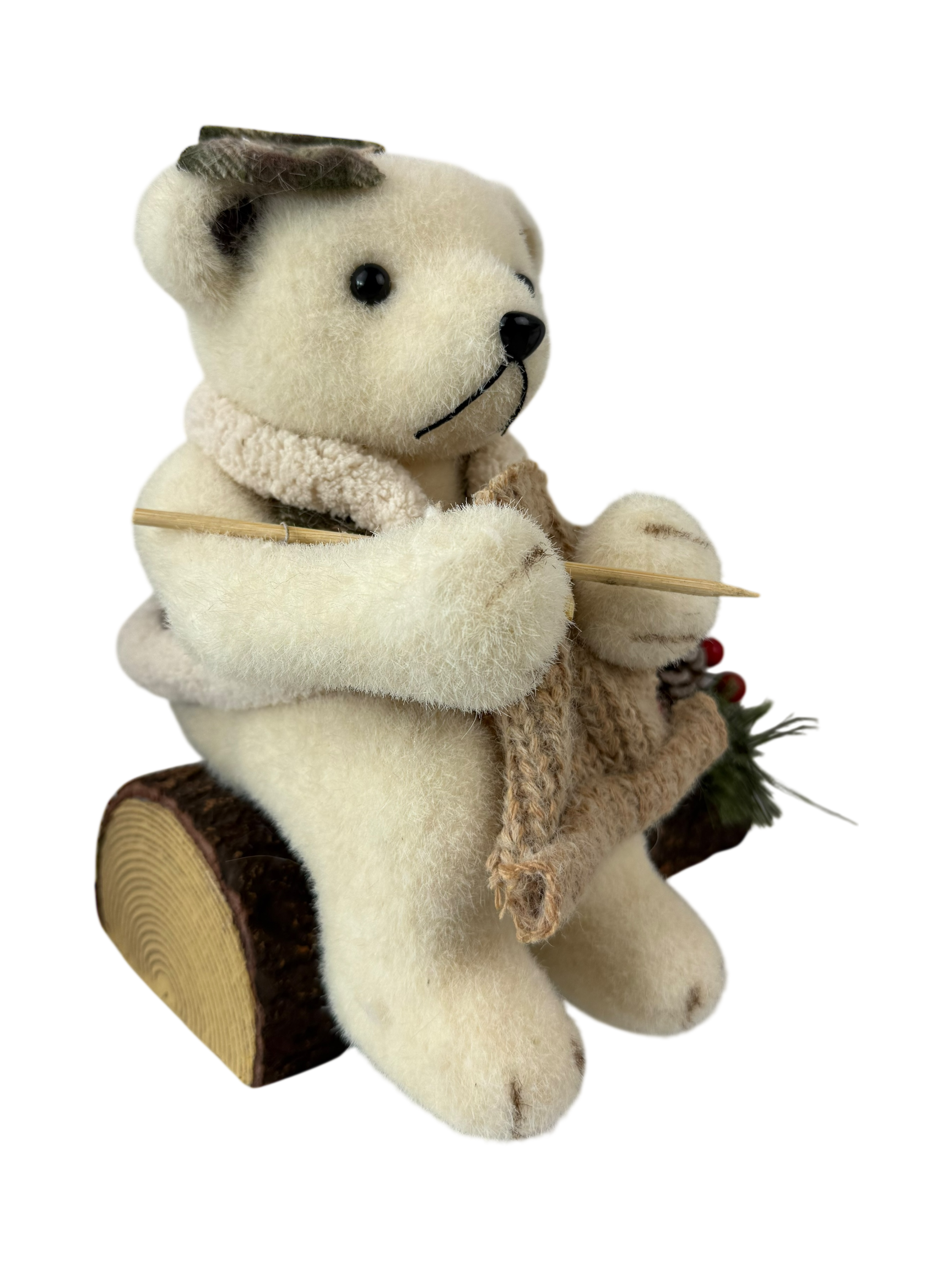 Noel ours en feutrine beige qui tricote assis sur tronc-24cm-deco pin et baie - Image 5