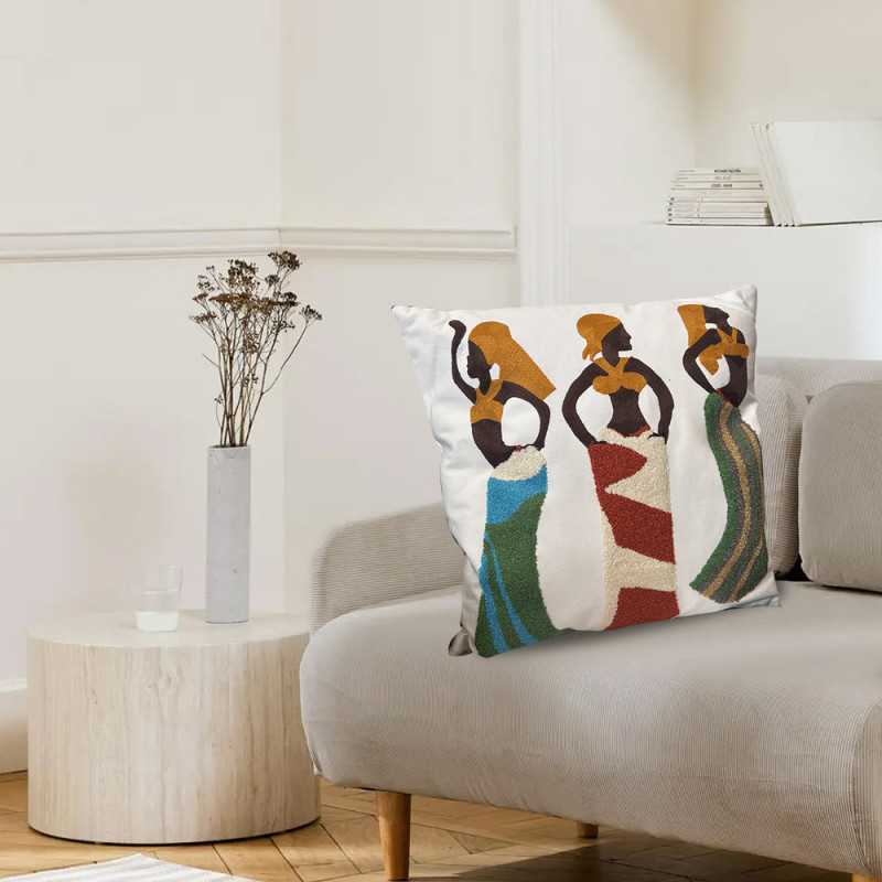 COUSSIN DECORATIF-45X45CM-BLANC MOTIF 3 FEMMES AFRICAINES-MULTI – Image 2