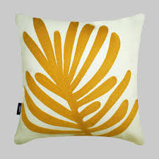 COUSSIN DECORATIF-45X45CM-EN COTON BLANC MOTIF FEUILLES-MOUTARDE