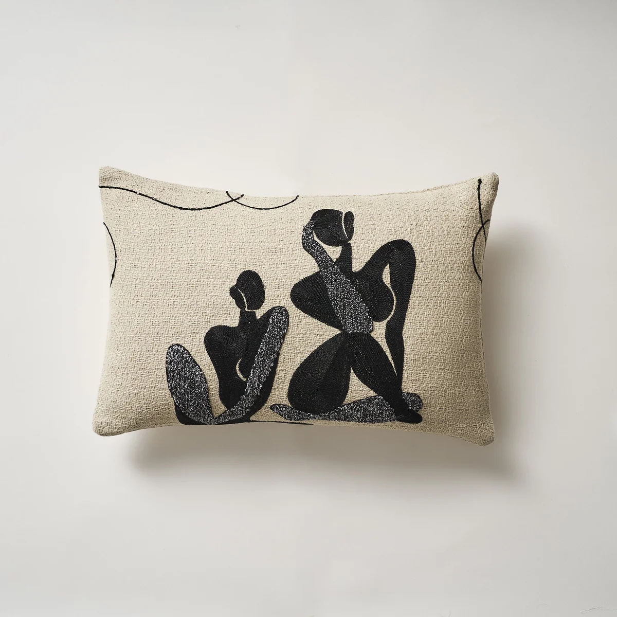 COUSSIN DECORATIF-30X50CM-BLANC NOIR – Image 2