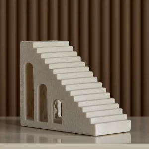 Décoration a poser en resine-21,5x10x17cm-forme escalier-beige